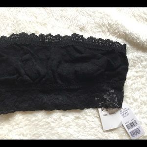 Hanky Panky lacy black bandeau bralette. NWT.